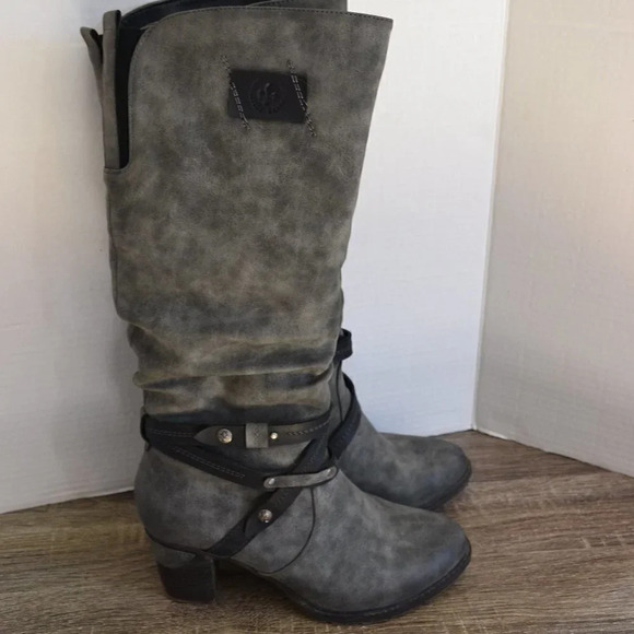 Heeled Shearling  Lined Boots - Picture 2 of 9